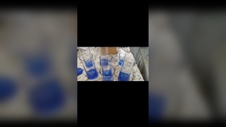 เครื่องเคลือบไอออนแบบมัลติอาร์ค - เคลือบสีน้ำเงินบนขวดแก้ว